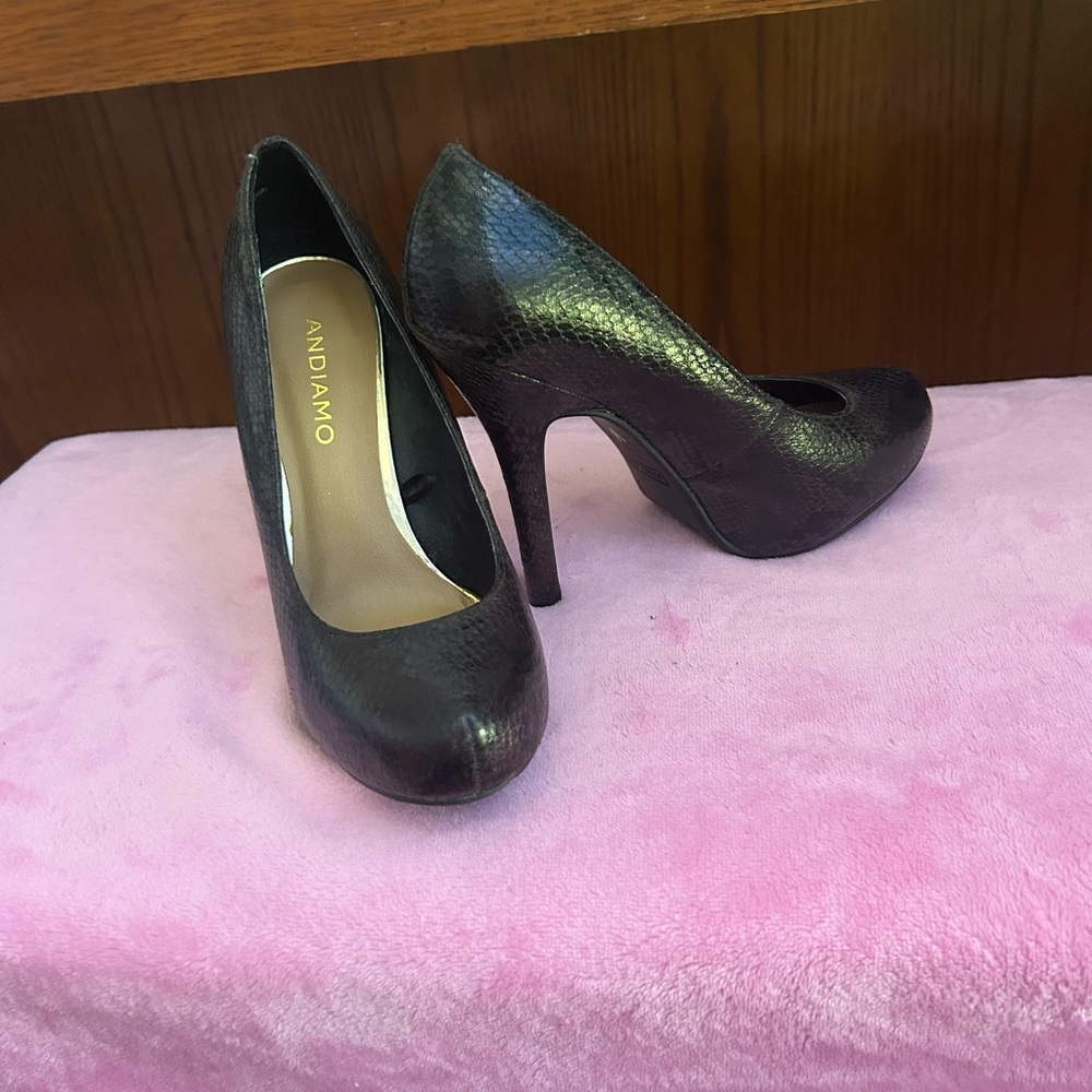 Black Women's Heels maybe run 6